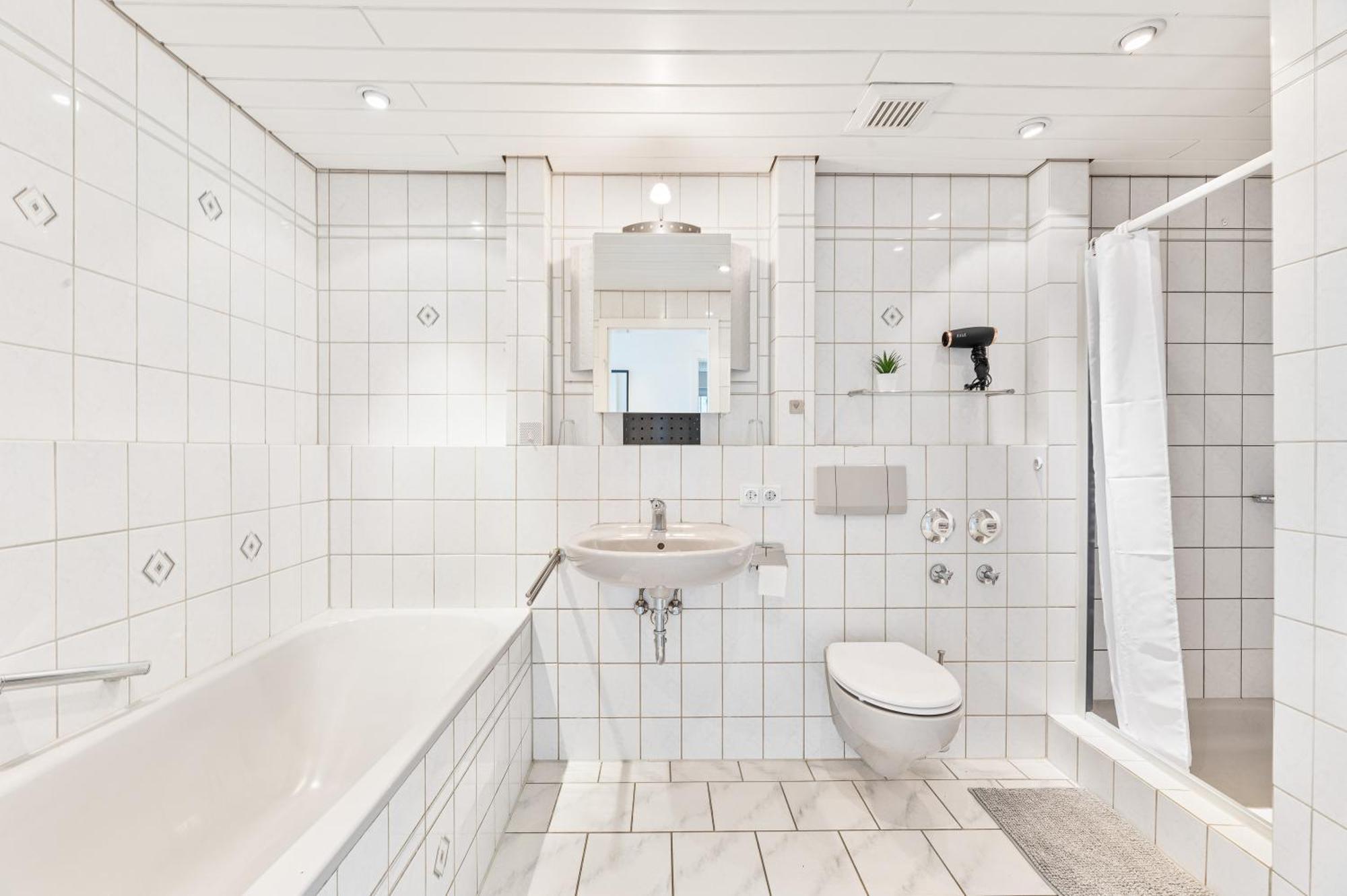 Sunshine - 4 Personen Airport Messe Mit Tg-Garage Apartment Ostfildern Bagian luar foto